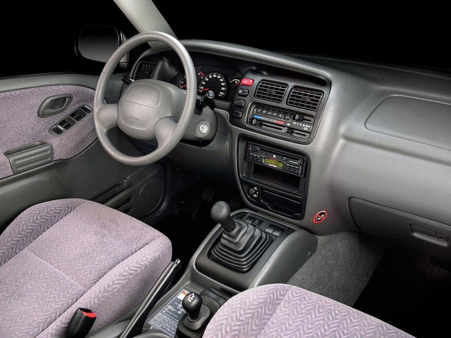  Chevrolet Tracker 2001 года  (фото 4 из 6)